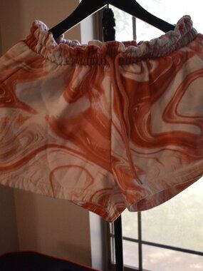 Adorable Orange Swirl Shorts size large